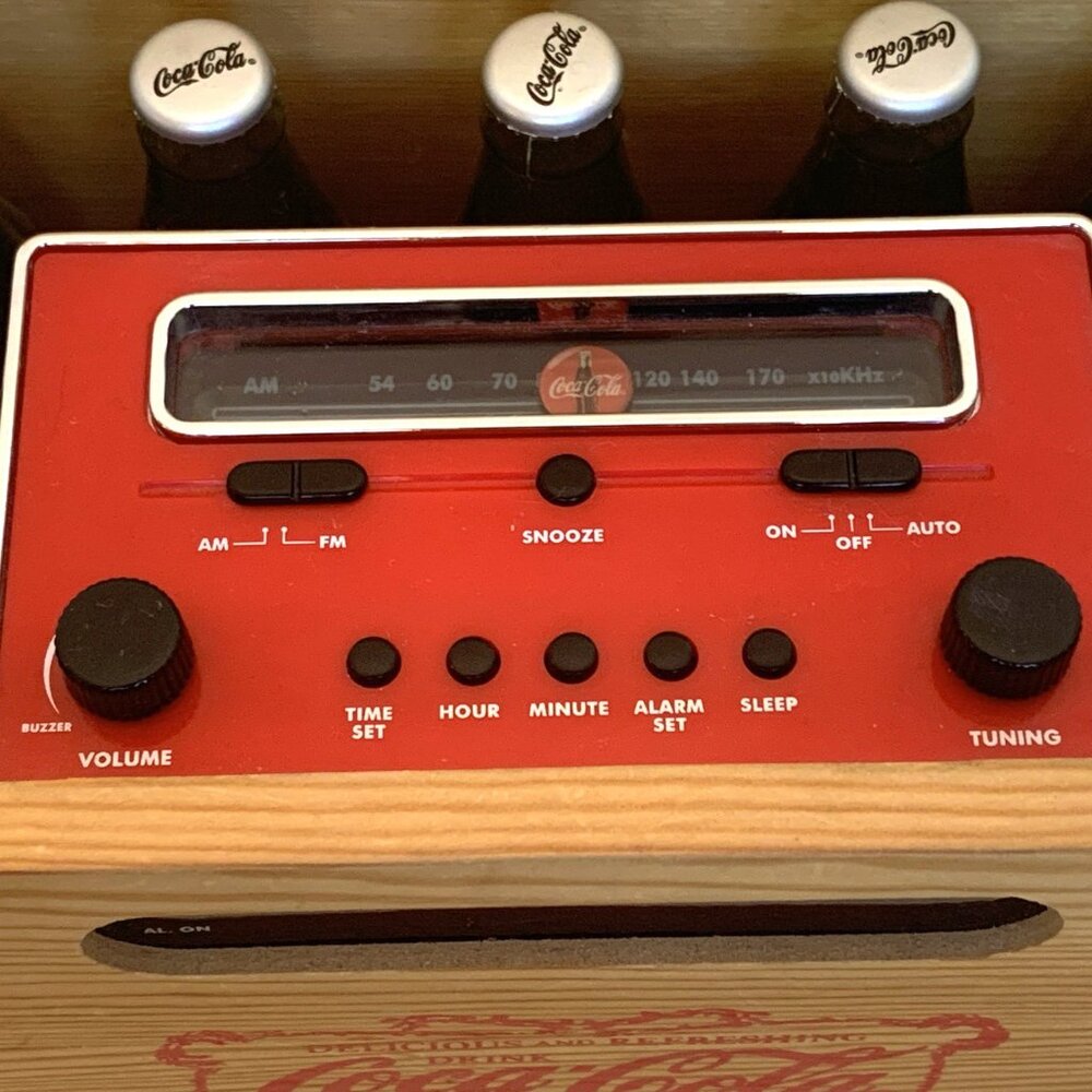 Coca Cola Crate AM FM Alarm Clock Radio Wood 2002 9 Bottles Digital Display Vtg - Picture 4 of 9